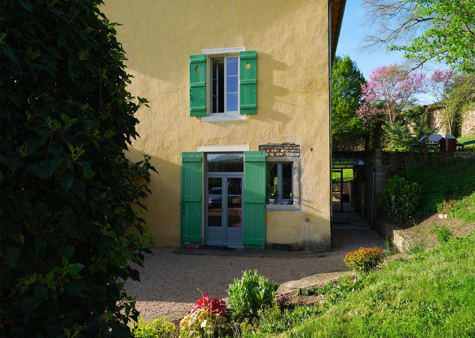 La Porte Des Pres Cluny Exterior photo